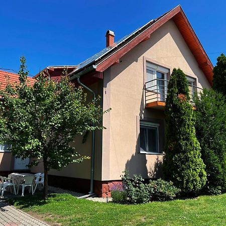 Lavender Apartment Siófok Esterno foto